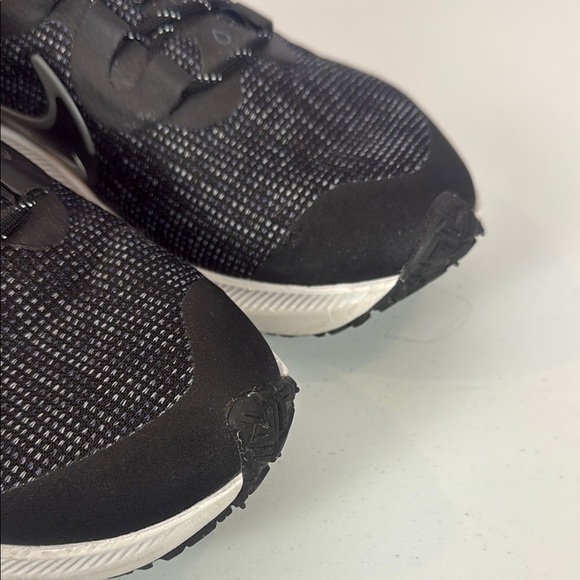 Nike Zoom Winflo 8 Shield Running Trainers Dc3730 Black Iron Grey Size 9.5 - Picture 4 of 13